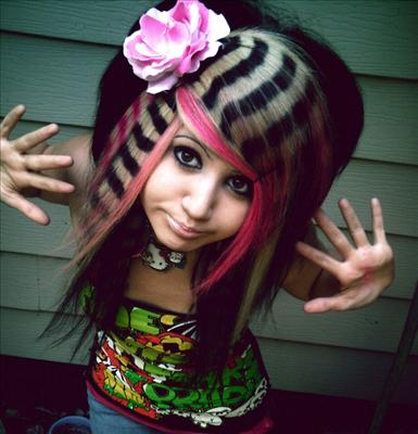 Scene Nebo Emo?