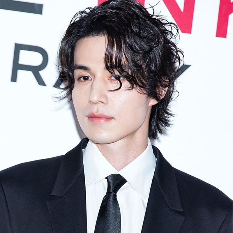 LEE DONG-WOOK