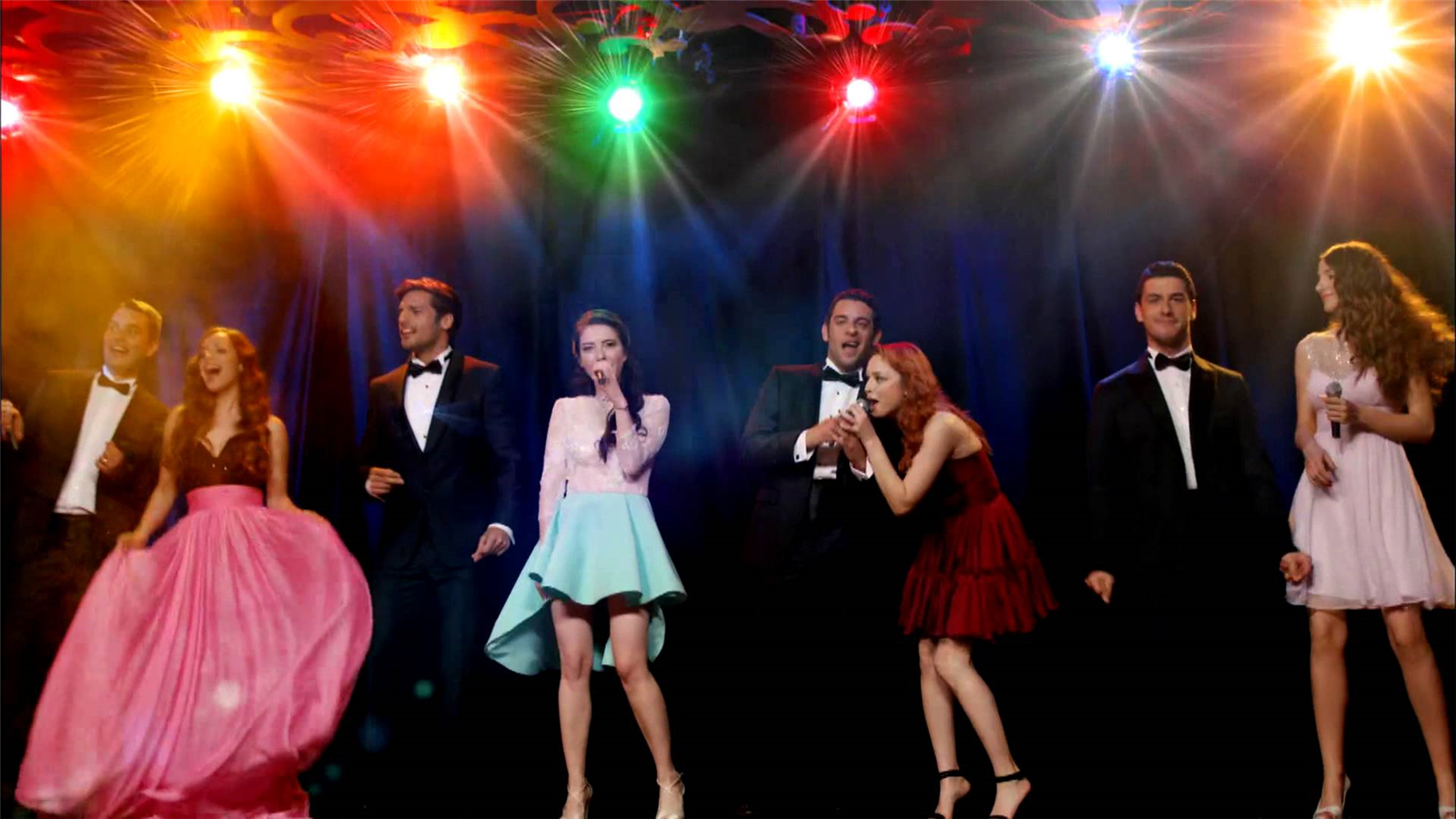 Kiraz Mevsimi Hangi Çift Seviyor