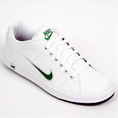 Nike Mi? Adidas Mı?