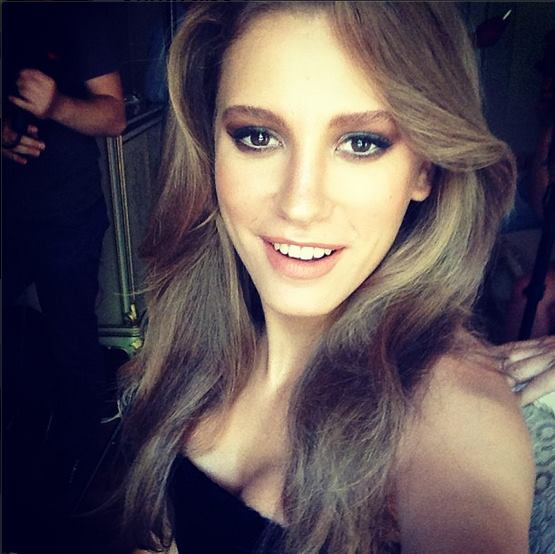 Serenay Sarıkaya Ya Benziyomusun
