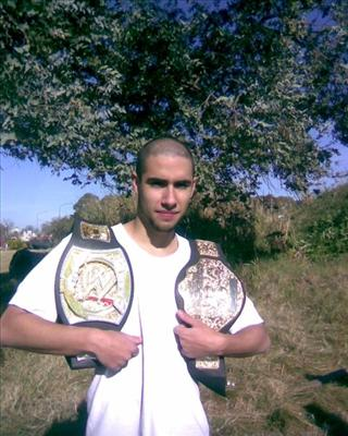 Que Luchador De La Aaw Sos?
