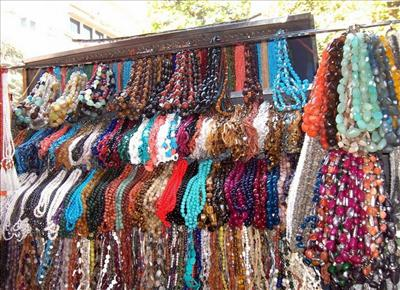 Mumbai Shopping: Colaba Vs. Bandra
