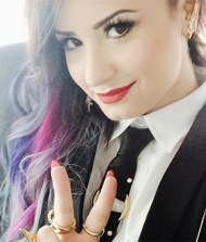 Lovatic Misin? Fan Mı? Hiçbiri M