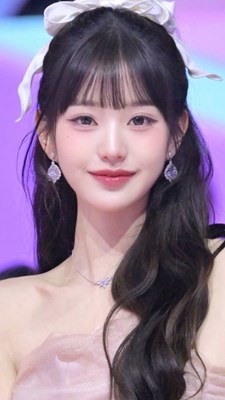 Wonyoung cantik atau jelek menurutmu? 
