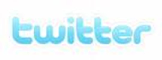 Facebook Vs Twitter 
