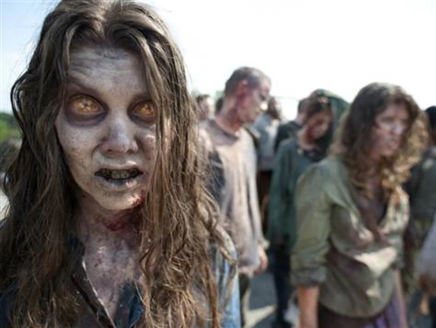 Kamu Terjebak Di Kerumunan Zombie!
