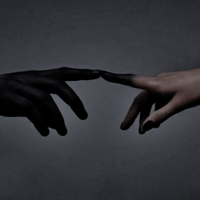 Entre Sombras y Susurros ¿Quién se Esconde en Ti?