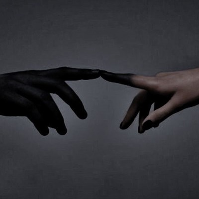 Entre Sombras y Susurros ¿Quién se Esconde en Ti?