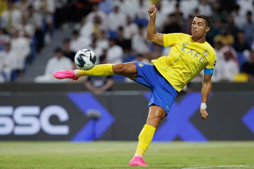 Seberapa Mirip lo sama Striker