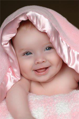 SEVİMLİ BEBEK