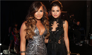 Demi Lovatomusun Selena Gomezmi