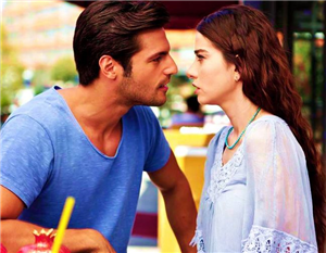 Kiraz Mevsimi Hangi Oyuncusun