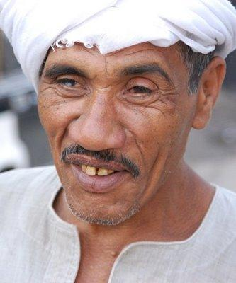 أيه هو الاسم اللى كان من المفترض أنك تتولد بيه ؟