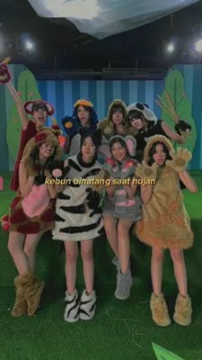 Menebak member yang sedang cosplay menjadi hewan