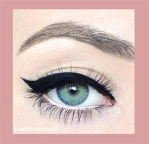 %De Kç Güzel Eyeliner Sürebilsn?