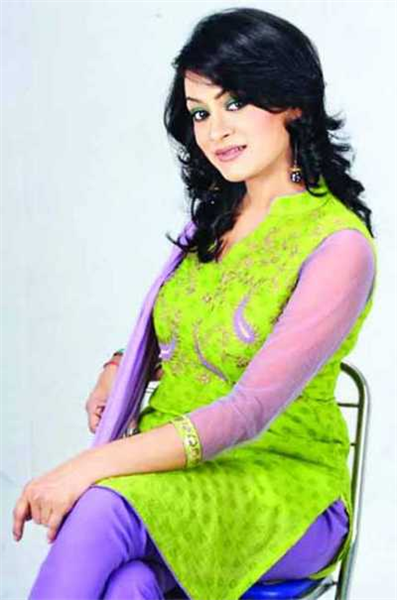 সুন্দরী বান্ধবী