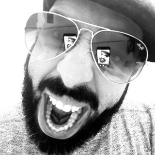Komiksin değilsin