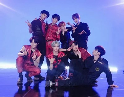 Hangi Stray kids şarkısısın?