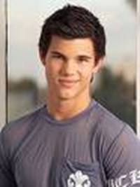 Who Is Cuter In New Moon?