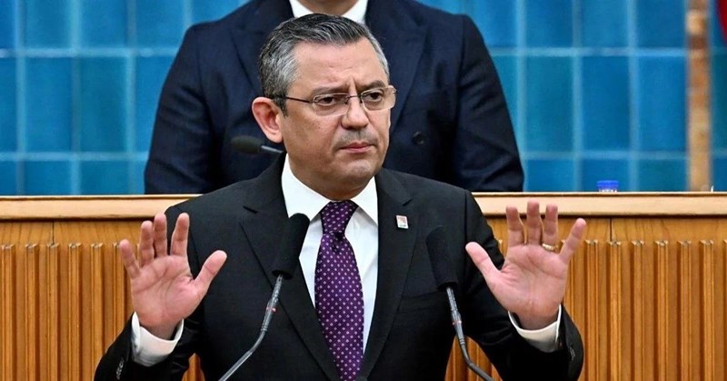 ÖZGÜR ÖZEL