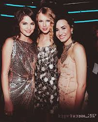 Taylor Mu Demi Mi Selena Mı 