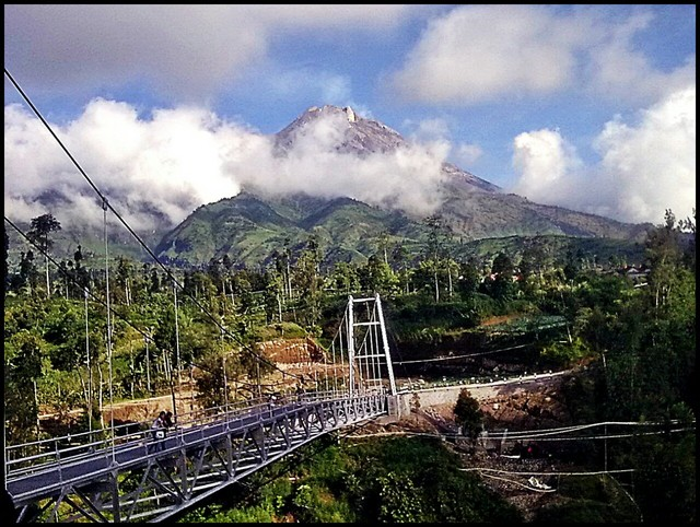 Siapa Kamu Di Dunia Pararel?