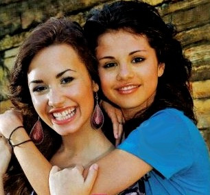 Lovato Vs. Gomez :)