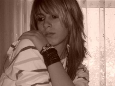 Nuray Kimdir