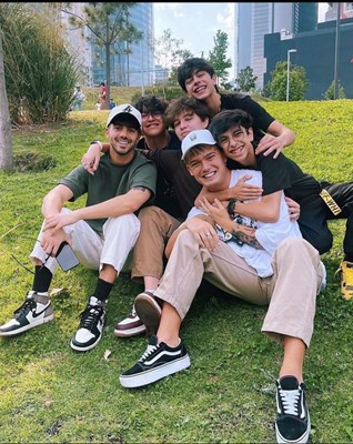 Quien Estaria Enamorada De Ti Version Vecibanda 