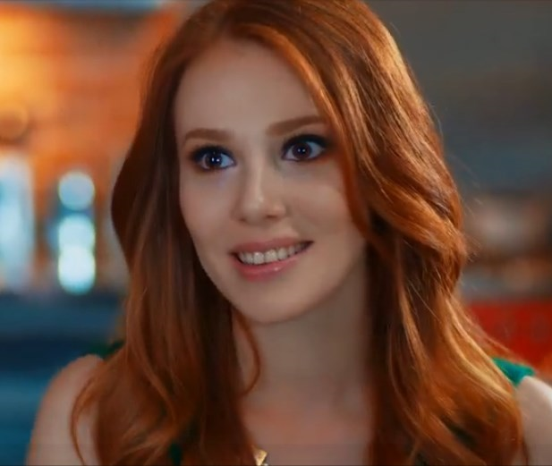 Defne(Elçin Sangu)