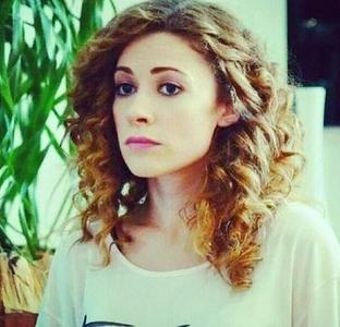 Almilla ( Açelya Topaloğlu)İle R