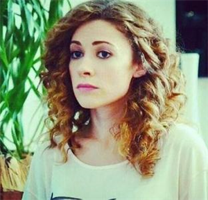 Almilla ( Açelya Topaloğlu)İle R