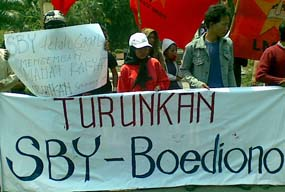 Turunkan Sby?-Kembalikan Mandat Rakyat!