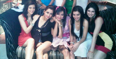 Which Pyar Ki Ye Ek Kahani Girl R U ........
